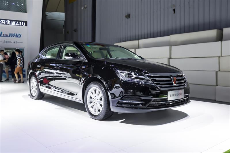 全新荣威950、荣威e950定义“高级轿车” 成都车展亮相售价16.88万起 互联网汽车上市一周年 系统升级带来颠覆式进化
