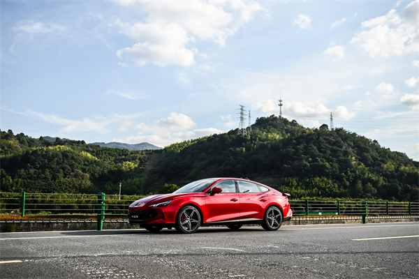 B级运动轿车新标杆来了，MG7 2025款智能登场，限时一口价11.29万元起